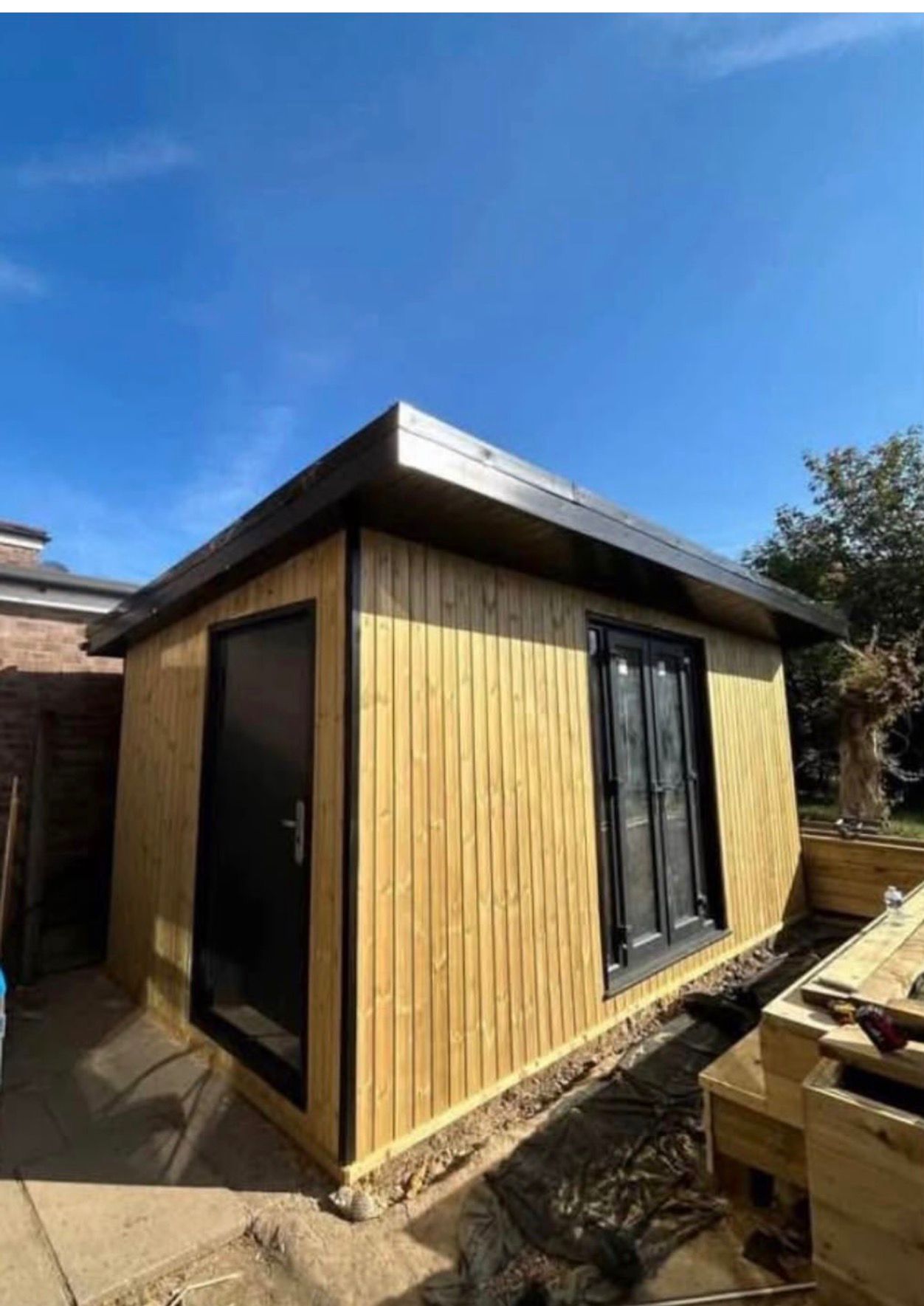 Rubber EPDM roof installation on insulated garden studio